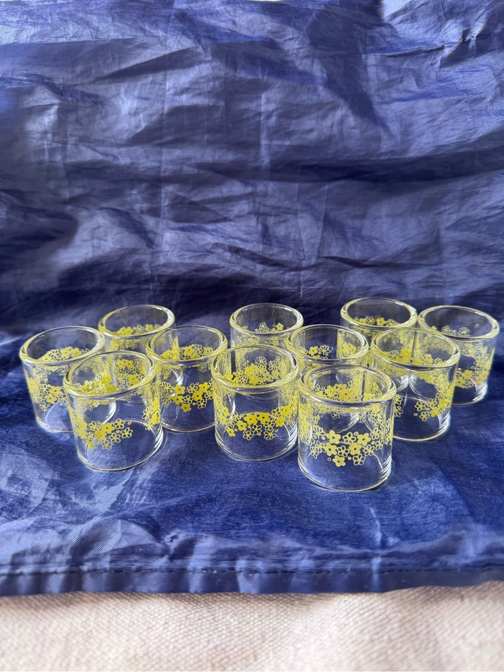 Pyrex Clear Glass Napkin Ring with crazy daisy Floral Band